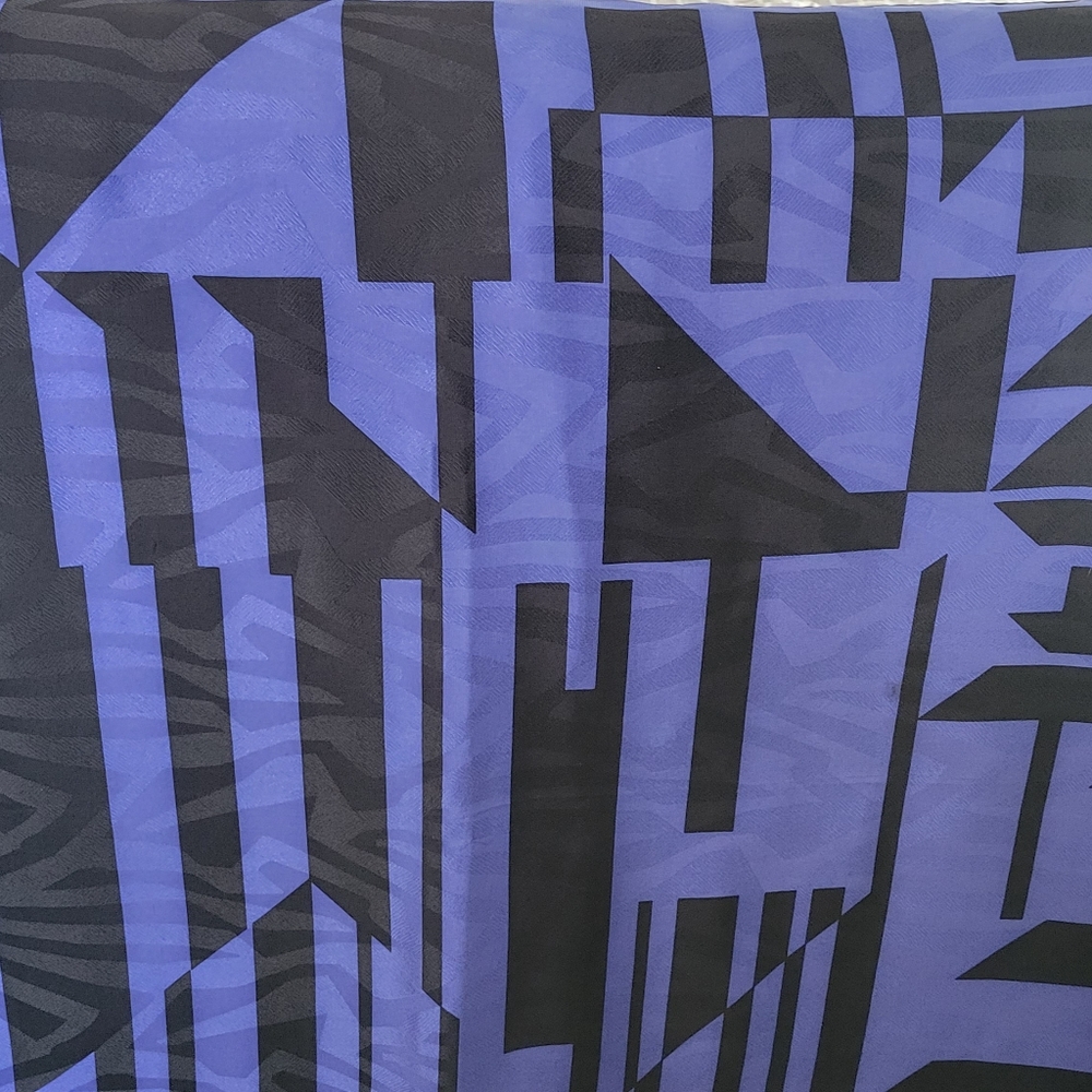 JAEGER BRAND MADE IN ITALY 100%SILK SCARF, IN EXCELLENT CONDITION